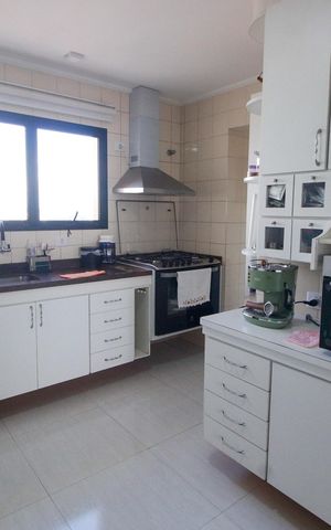 Apartamento à venda com 90m², 2 quartos e 2 vagasCozinha