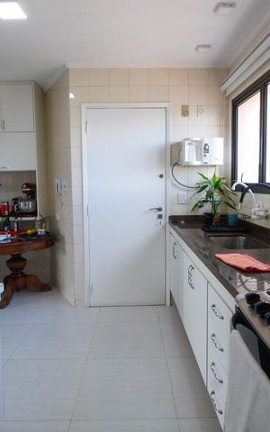 Apartamento à venda com 90m², 2 quartos e 2 vagasCozinha