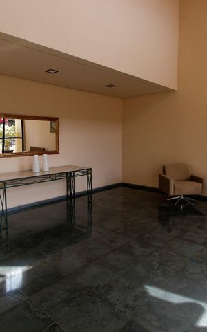 Apartamento à venda com 90m², 2 quartos e 2 vagasHall social