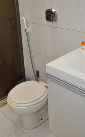 Casa à venda com 327m², 4 quartos e 1 vagaBanheiro da Suíte 2