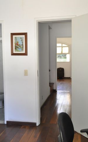 Casa à venda com 327m², 4 quartos e 1 vagaSuíte 1