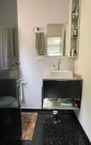 Casa de condomínio à venda com 220m², 4 quartos e 2 vagas Casa de condomínio à venda com 220m², 4 quartos e 2 vagasBanheiro da Suíte