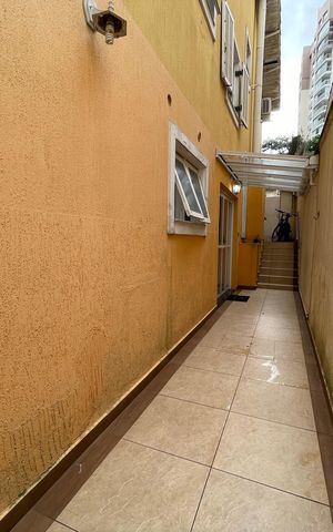 Casa de condomínio à venda com 220m², 4 quartos e 2 vagas Casa de condomínio à venda com 220m², 4 quartos e 2 vagasCorredor