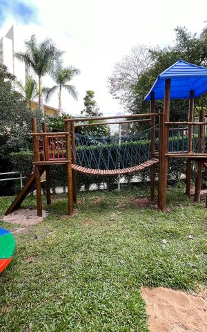 Casa de condomínio à venda com 220m², 4 quartos e 2 vagas Casa de condomínio à venda com 220m², 4 quartos e 2 vagasÁrea comum - Playground