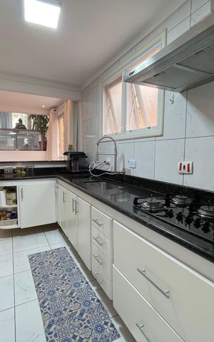 Casa de condomínio à venda com 220m², 4 quartos e 2 vagas Casa de condomínio à venda com 220m², 4 quartos e 2 vagasCozinha