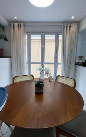 Casa de condomínio à venda com 220m², 4 quartos e 2 vagas Casa de condomínio à venda com 220m², 4 quartos e 2 vagasSala de Jantar