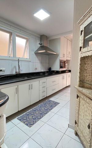Casa de condomínio à venda com 220m², 4 quartos e 2 vagas Casa de condomínio à venda com 220m², 4 quartos e 2 vagasCozinha