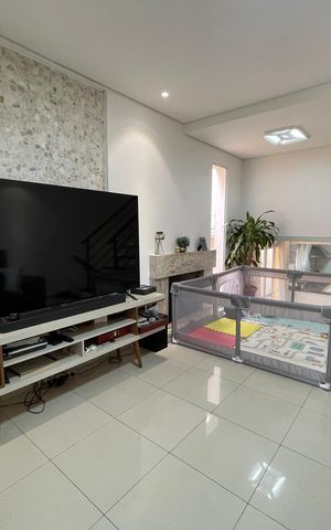 Casa de condomínio à venda com 220m², 4 quartos e 2 vagas Casa de condomínio à venda com 220m², 4 quartos e 2 vagasSala
