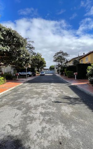 Casa de condomínio à venda com 220m², 4 quartos e 2 vagas Casa de condomínio à venda com 220m², 4 quartos e 2 vagasCondomínio