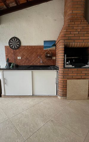 Casa de condomínio à venda com 220m², 4 quartos e 2 vagas Casa de condomínio à venda com 220m², 4 quartos e 2 vagasChurrasqueira