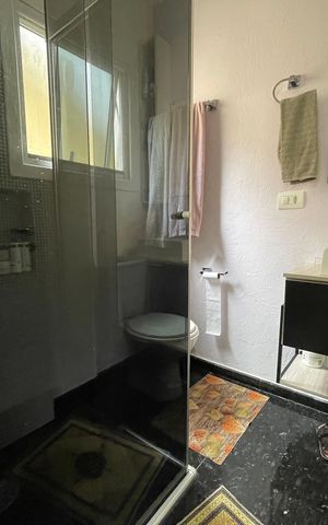 Casa de condomínio à venda com 220m², 4 quartos e 2 vagas Casa de condomínio à venda com 220m², 4 quartos e 2 vagasBanheiro da Suíte