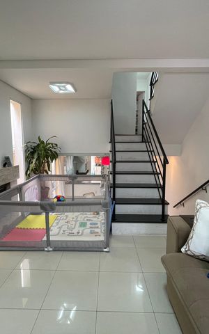 Casa de condomínio à venda com 220m², 4 quartos e 2 vagas Casa de condomínio à venda com 220m², 4 quartos e 2 vagasSala