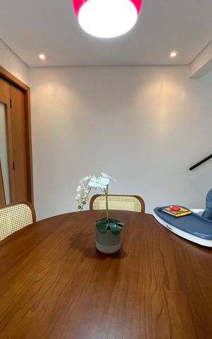 Casa de condomínio à venda com 220m², 4 quartos e 2 vagas Casa de condomínio à venda com 220m², 4 quartos e 2 vagasSala de Jantar