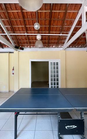 Casa de condomínio à venda com 220m², 4 quartos e 2 vagas Casa de condomínio à venda com 220m², 4 quartos e 2 vagasÁrea comum - Salão de festas