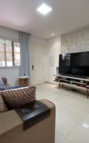 Casa de condomínio à venda com 220m², 4 quartos e 2 vagas Casa de condomínio à venda com 220m², 4 quartos e 2 vagasSala