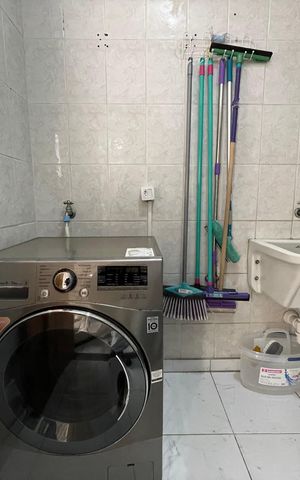 Casa de condomínio à venda com 220m², 4 quartos e 2 vagas Casa de condomínio à venda com 220m², 4 quartos e 2 vagasLavanderia