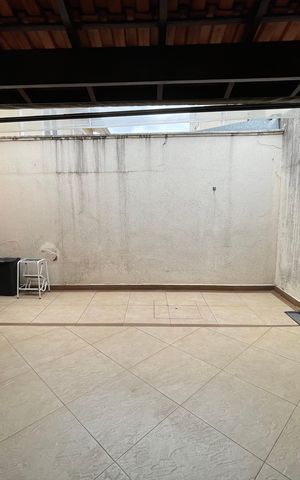 Casa de condomínio à venda com 220m², 4 quartos e 2 vagas Casa de condomínio à venda com 220m², 4 quartos e 2 vagasQuintal
