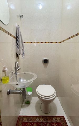 Casa de condomínio à venda com 220m², 4 quartos e 2 vagas Casa de condomínio à venda com 220m², 4 quartos e 2 vagasLavabo