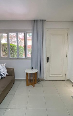 Casa de condomínio à venda com 220m², 4 quartos e 2 vagas Casa de condomínio à venda com 220m², 4 quartos e 2 vagasSala