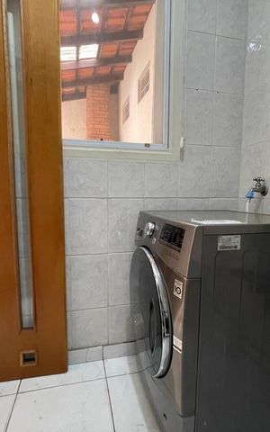 Casa de condomínio à venda com 220m², 4 quartos e 2 vagas Casa de condomínio à venda com 220m², 4 quartos e 2 vagasLavanderia