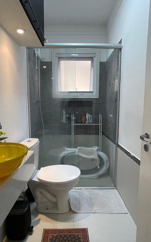 Casa de condomínio à venda com 220m², 4 quartos e 2 vagas Casa de condomínio à venda com 220m², 4 quartos e 2 vagasBanheiro Social