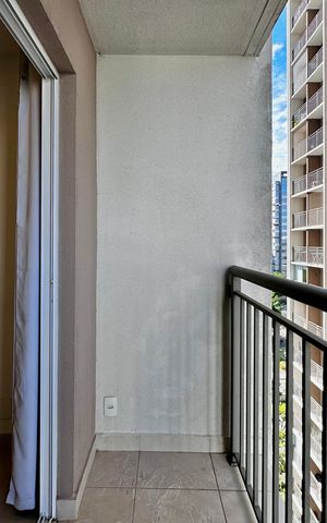 Apartamento à venda com 27m², 1 quarto e sem vaga Apartamento à venda com 27m², 1 quarto e sem vagaSacada da Sala