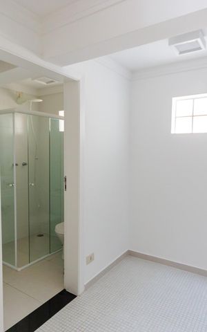 Casa à venda com 470m², 4 quartos e 5 vagas Casa à venda com 470m², 4 quartos e 5 vagasHall