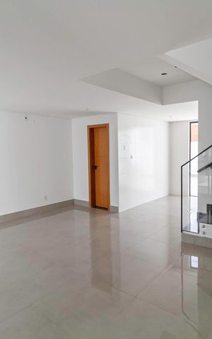 Casa à venda com 181m², 3 quartos e 2 vagas Casa à venda com 181m², 3 quartos e 2 vagasSala