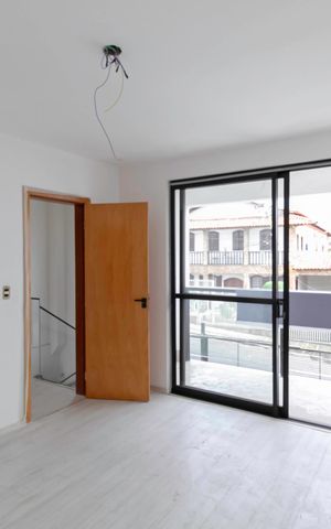 Casa à venda com 181m², 3 quartos e 2 vagas Casa à venda com 181m², 3 quartos e 2 vagasSuíte