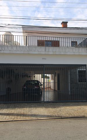 Casa à venda com 134m², 4 quartos e 5 vagasFachada 
