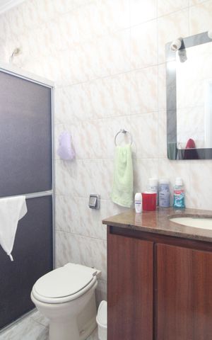 Casa à venda com 134m², 4 quartos e 5 vagasBanheiro Suite 2