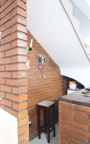 Casa à venda com 134m², 4 quartos e 5 vagasEscada