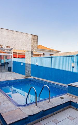 Casa à venda com 380m², 3 quartos e 2 vagas Casa à venda com 380m², 3 quartos e 2 vagasPiscina
