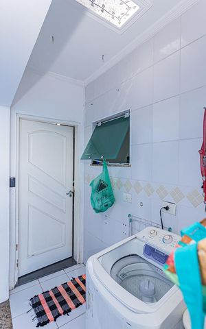 Casa à venda com 380m², 3 quartos e 2 vagas Casa à venda com 380m², 3 quartos e 2 vagasÁrea de Serviço