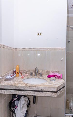 Casa à venda com 380m², 3 quartos e 2 vagas Casa à venda com 380m², 3 quartos e 2 vagasBanheiro suite 2