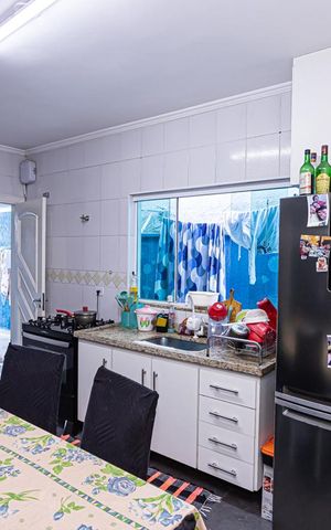Casa à venda com 380m², 3 quartos e 2 vagas Casa à venda com 380m², 3 quartos e 2 vagasCozinha