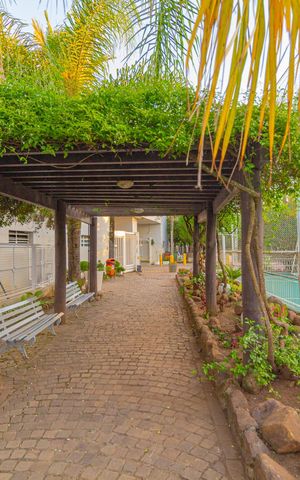 Casa de condomínio à venda com 88m², 3 quartos e 2 vagas Casa de condomínio à venda com 88m², 3 quartos e 2 vagasÁrea comum