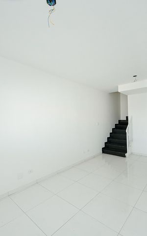 Casa à venda com 120m², 3 quartos e 2 vagas Casa à venda com 120m², 3 quartos e 2 vagasSala