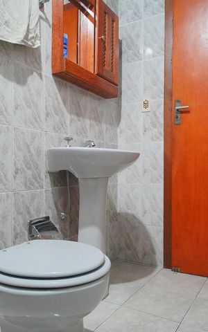 Casa à venda com 226m², 3 quartos e 3 vagasBanheiro
