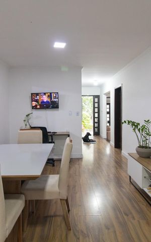 Casa à venda com 262m², 4 quartos e 3 vagas Casa à venda com 262m², 4 quartos e 3 vagasSala