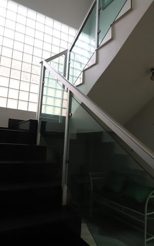 Casa para alugar com 456m², 7 quartos e 5 vagasEscada