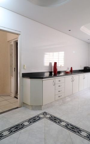 Casa para alugar com 456m², 7 quartos e 5 vagasCozinha