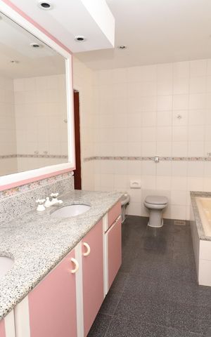 Casa à venda com 707m², 6 quartos e 4 vagasBanheiro da Suíte 1