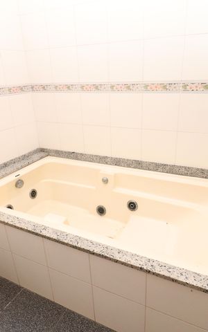 Casa à venda com 707m², 6 quartos e 4 vagasBanheiro da Suíte 1