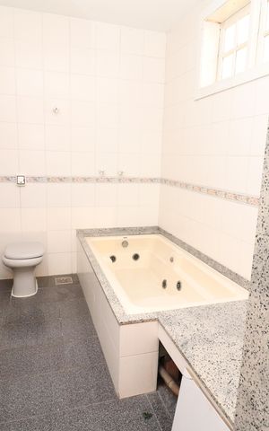 Casa à venda com 707m², 6 quartos e 4 vagasBanheiro da Suíte 1