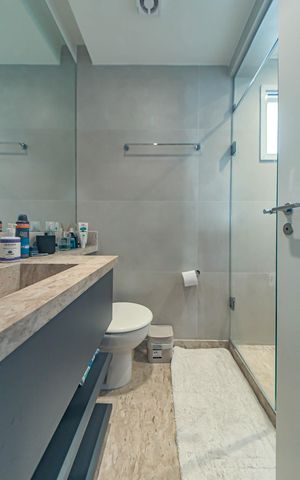 Apartamento à venda com 74m², 2 quartos e 2 vagasBanheiro da Suíte