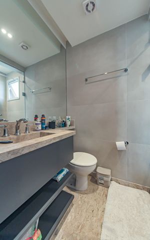 Apartamento à venda com 74m², 2 quartos e 2 vagasBanheiro da Suíte