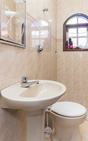 Casa à venda com 150m², 4 quartos e 2 vagasBanheiro Superior