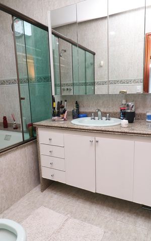 Apartamento à venda com 281m², 5 quartos e 1 vagaBanheiro da Suíte 1