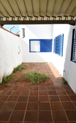 Casa à venda com 390m², 7 quartos e 4 vagasSala - Vista